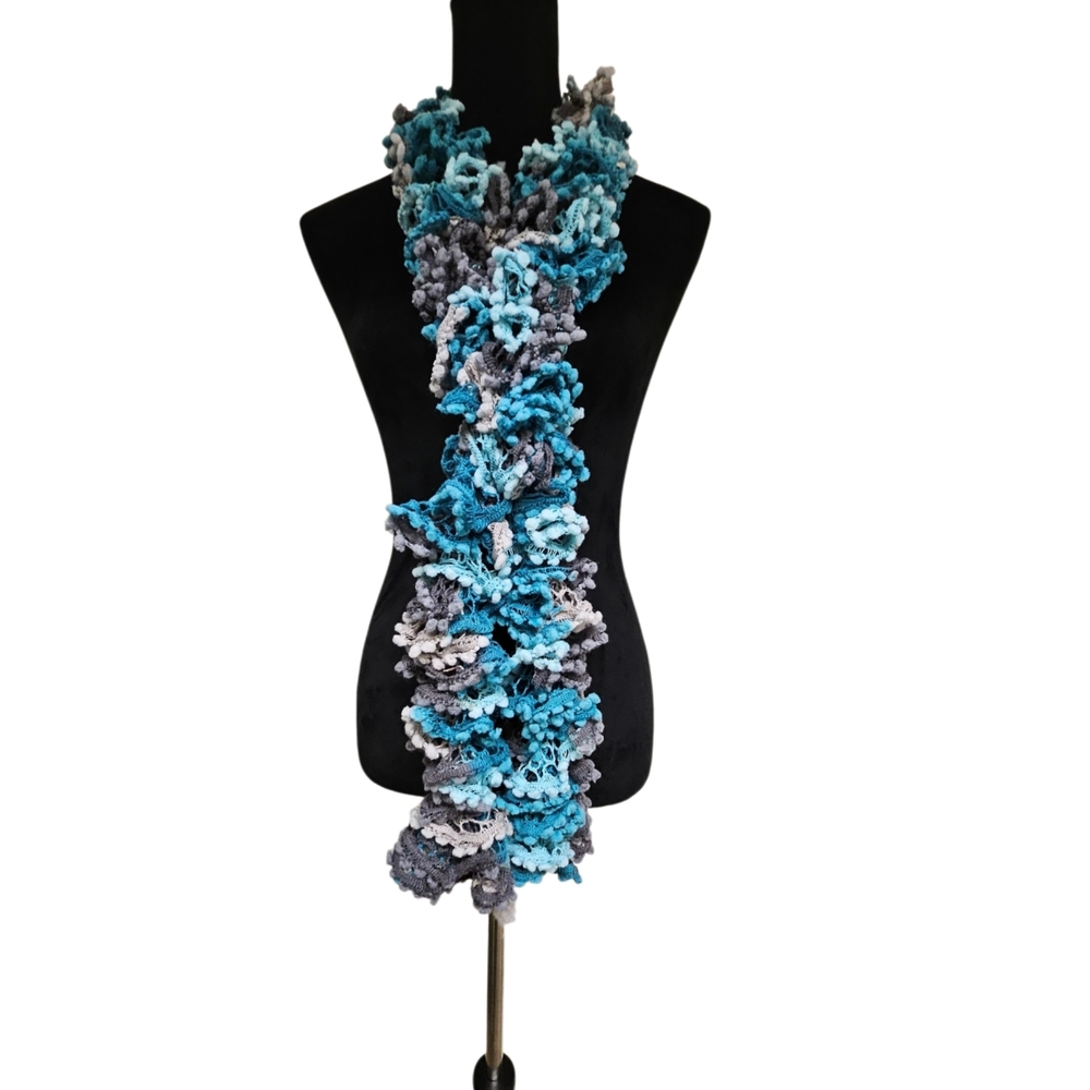 Elegant handmade scarf - Picture 4 of 10